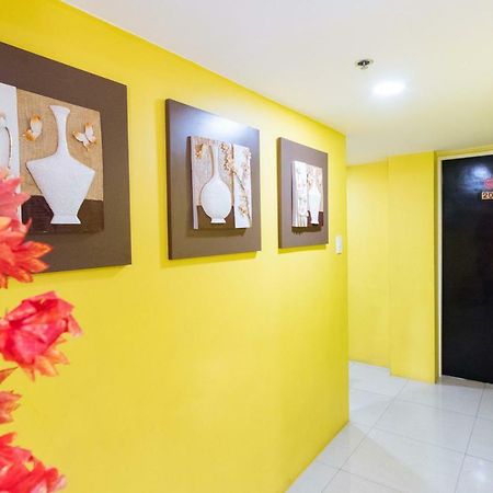 University Belt Manila Luaran gambar