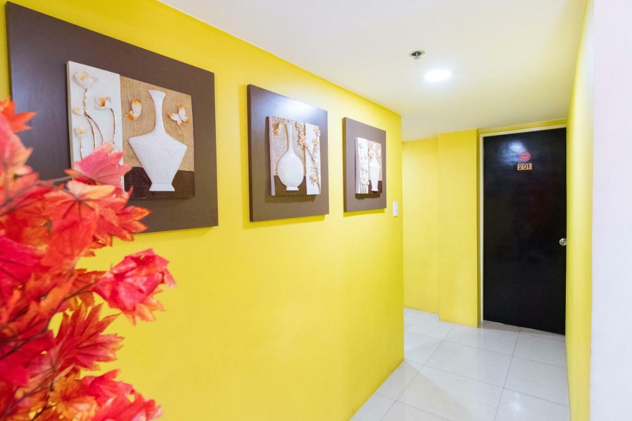 University Belt Manila Luaran gambar